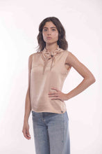 Carica l'immagine nel visualizzatore di Gallery, top in raso di viscosa con nodo - mimì muà - beige