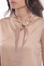 Carica l'immagine nel visualizzatore di Gallery, top in raso di viscosa con nodo - mimì muà - beige