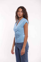 Carica l'immagine nel visualizzatore di Gallery, blusa con riprese - mimì muà - azzurro 2025