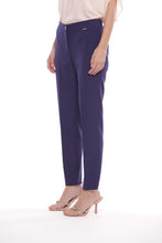 Carica l'immagine nel visualizzatore di Gallery, pantalone sigaretta con elastico dietro in tessuto tecnico - mimì muà - blu inchiostro 2025