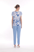 Carica l'immagine nel visualizzatore di Gallery, pantalone sigaretta con elastico dietro in tessuto tecnico - mimì muà - celeste 2025