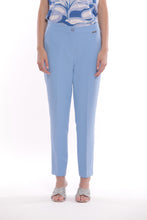 Carica l'immagine nel visualizzatore di Gallery, pantalone sigaretta con elastico dietro in tessuto tecnico - mimì muà - celeste 2025