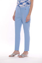 Carica l'immagine nel visualizzatore di Gallery, pantalone sigaretta con elastico dietro in tessuto tecnico - mimì muà - celeste 2025
