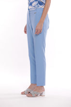 Carica l'immagine nel visualizzatore di Gallery, pantalone sigaretta con elastico dietro in tessuto tecnico - mimì muà - celeste 2025