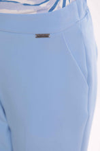 Carica l'immagine nel visualizzatore di Gallery, pantalone sigaretta con elastico dietro in tessuto tecnico - mimì muà - celeste 2025