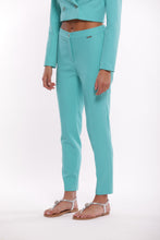 Carica l'immagine nel visualizzatore di Gallery, pantalone sigaretta con elastico dietro in tessuto tecnico - mimì muà - turchese 2025