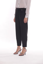 Carica l'immagine nel visualizzatore di Gallery, pantalone palloncino elastico dietro in tessuto tecnico - mimì muà - nero 2025