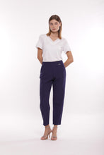 Carica l'immagine nel visualizzatore di Gallery, pantalone sigaretta con elastico dietro in tessuto tecnico - mimì muà - blu inchiostro 2025