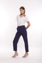 Carica l'immagine nel visualizzatore di Gallery, pantalone sigaretta con elastico dietro in tessuto tecnico - mimì muà - blu inchiostro 2025