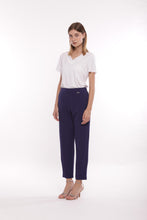 Carica l'immagine nel visualizzatore di Gallery, pantalone sigaretta con elastico dietro in tessuto tecnico - mimì muà - blu inchiostro 2025