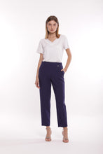 Carica l'immagine nel visualizzatore di Gallery, pantalone sigaretta con elastico dietro in tessuto tecnico - mimì muà - blu inchiostro 2025