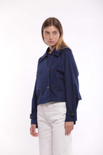 Carica l'immagine nel visualizzatore di Gallery, trench cropped in gabardina - mimì muà - blu