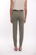 Carica l'immagine nel visualizzatore di Gallery, pantalone sigaretta in gabardina - mimì muà - verde militare - 2025