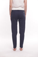 Carica l'immagine nel visualizzatore di Gallery, pantalone sigaretta in gabardina - mimì muà - blu 2025