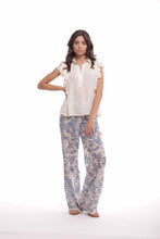 Carica l'immagine nel visualizzatore di Gallery, pantalone palazzo fantasia toile de jouy - mimì muà - azzurro 2025