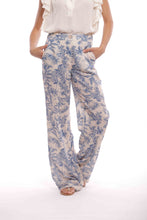 Carica l'immagine nel visualizzatore di Gallery, pantalone palazzo fantasia toile de jouy - mimì muà - azzurro 2025