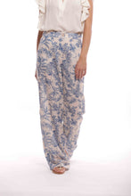 Carica l'immagine nel visualizzatore di Gallery, pantalone palazzo fantasia toile de jouy - mimì muà - azzurro 2025