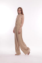 Carica l'immagine nel visualizzatore di Gallery, tuta in simil lino - mimì muà - cammello 2025