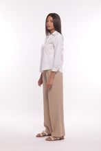 Carica l'immagine nel visualizzatore di Gallery, pantalone palazzo in akumal con dettaglio a righe - mimì muà - cammello 2025