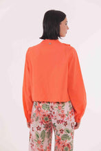 Carica l&#39;immagine nel visualizzatore di Gallery, camicia cropped con rouches - mimì muà - arancio
