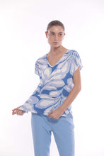 Carica l'immagine nel visualizzatore di Gallery, blusa scollo a V fantasia - mimì muà - bianco azzurro