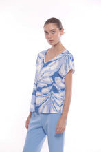 Carica l'immagine nel visualizzatore di Gallery, blusa scollo a V fantasia - mimì muà - bianco azzurro