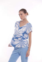 Carica l'immagine nel visualizzatore di Gallery, blusa scollo a V fantasia - mimì muà - bianco azzurro