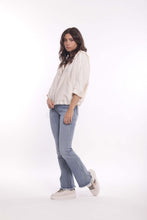 Carica l'immagine nel visualizzatore di Gallery, jeans flare con dettaglio su tasche - mimì muà - blu medio 2025