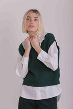 Carica l&#39;immagine nel visualizzatore di Gallery, gilet in maglia - mimì muà- verde malachite
