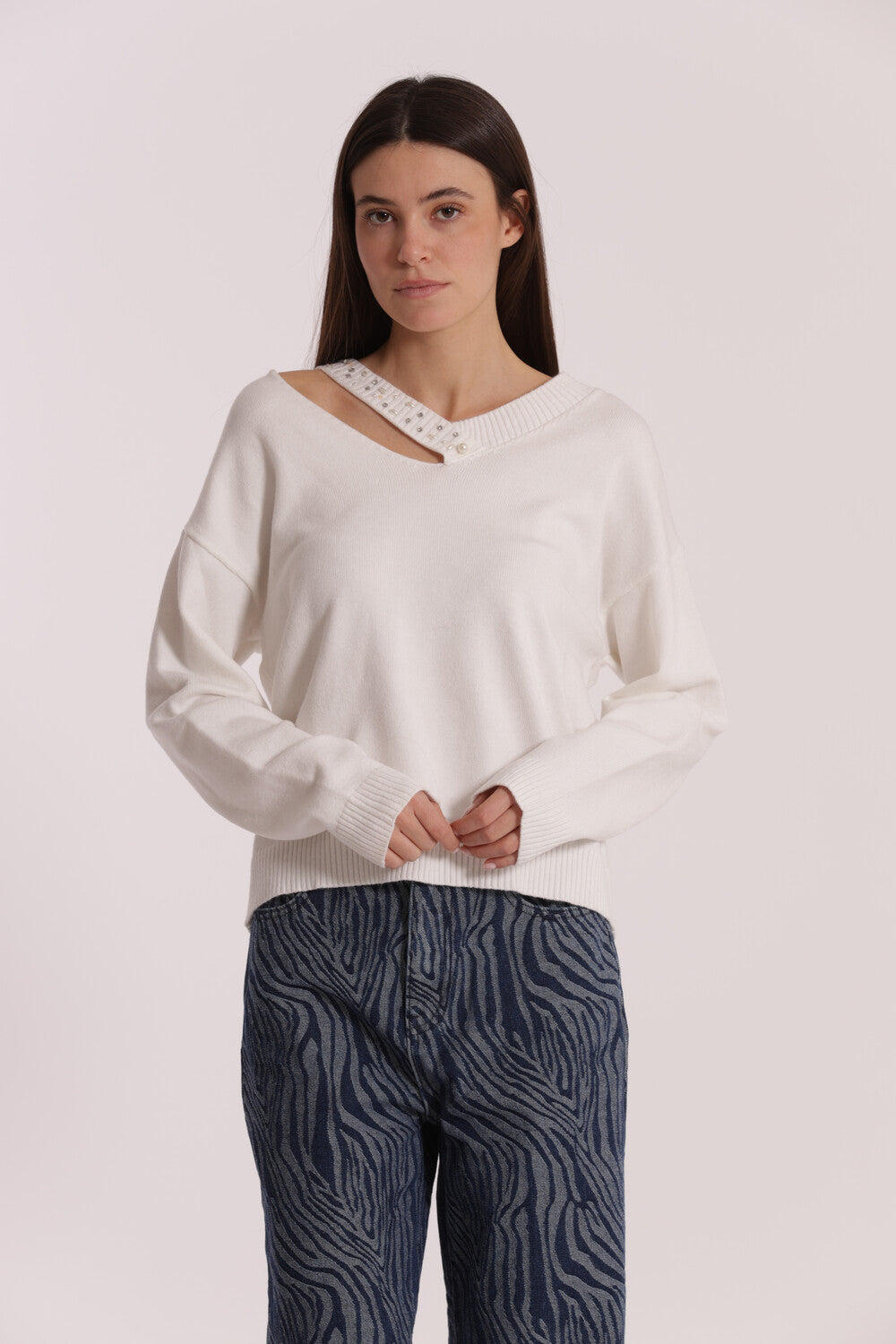 maglia scollo a V cut out con strass - mimì muà - panna