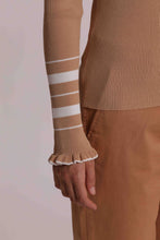 Carica l'immagine nel visualizzatore di Gallery, maglia scollo a V con dettaglio bicolor  - mimì muà - cammello
