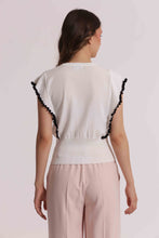 Carica l'immagine nel visualizzatore di Gallery, maglia con maniche voulant  - mimì muà - panna
