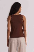 Carica l'immagine nel visualizzatore di Gallery, top in maglia con dettaglio tratteggiato  - mimì muà - cioccolato
