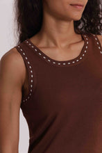 Carica l'immagine nel visualizzatore di Gallery, top in maglia con dettaglio tratteggiato  - mimì muà - cioccolato

