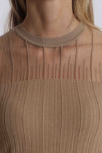 Carica l'immagine nel visualizzatore di Gallery, top in maglia con dettaglio trasparente  - mimì muà - cammello
