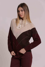 Carica l'immagine nel visualizzatore di Gallery, maglia scollo a v con gioco di rombi - mimì muà - beige chiaro
