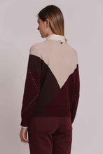 Carica l'immagine nel visualizzatore di Gallery, maglia scollo a v con gioco di rombi - mimì muà - beige chiaro
