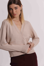 Carica l'immagine nel visualizzatore di Gallery, maglia cardigan con tasche - mimì muà - beige chiaro

