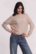 Carica l'immagine nel visualizzatore di Gallery, maglia con dettagli traforati - mimì muà - beige chiaro
