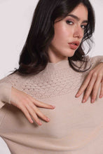 Carica l'immagine nel visualizzatore di Gallery, maglia con dettagli traforati - mimì muà - beige chiaro
