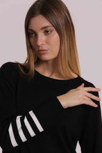 Carica l'immagine nel visualizzatore di Gallery, maglia con righe e collo removibile - mimì muà - nero
