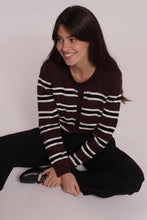 Carica l'immagine nel visualizzatore di Gallery, maglia cardigan a righe con dettaglio perle - mimì muà - moro
