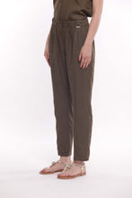 Carica l&#39;immagine nel visualizzatore di Gallery, pantalone con elastico in vita in tencel - mimì muà - verde militare 2025
