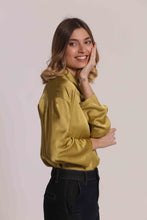 Carica l'immagine nel visualizzatore di Gallery, blusa over in raso di viscosa - mimì muà - senape
