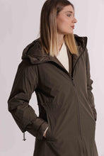 Carica l'immagine nel visualizzatore di Gallery, piumino lungo reversibile con coulisse - mimì muà -  verde militare
