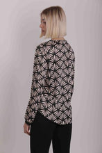 Carica l&#39;immagine nel visualizzatore di Gallery, blusa scollo a v fantasia foglie - mimì muà - nero beige
