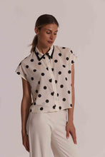 Carica l'immagine nel visualizzatore di Gallery, camicia maniche corte fantasia pois  - mimì muà - panna nero
