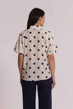 Carica l'immagine nel visualizzatore di Gallery, blusa con maniche a palloncino fantasia pois  - mimì muà - panna nero
