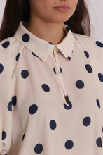 Carica l'immagine nel visualizzatore di Gallery, blusa con maniche a palloncino fantasia pois  - mimì muà - panna nero
