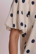 Carica l'immagine nel visualizzatore di Gallery, blusa con maniche a palloncino fantasia pois  - mimì muà - panna nero
